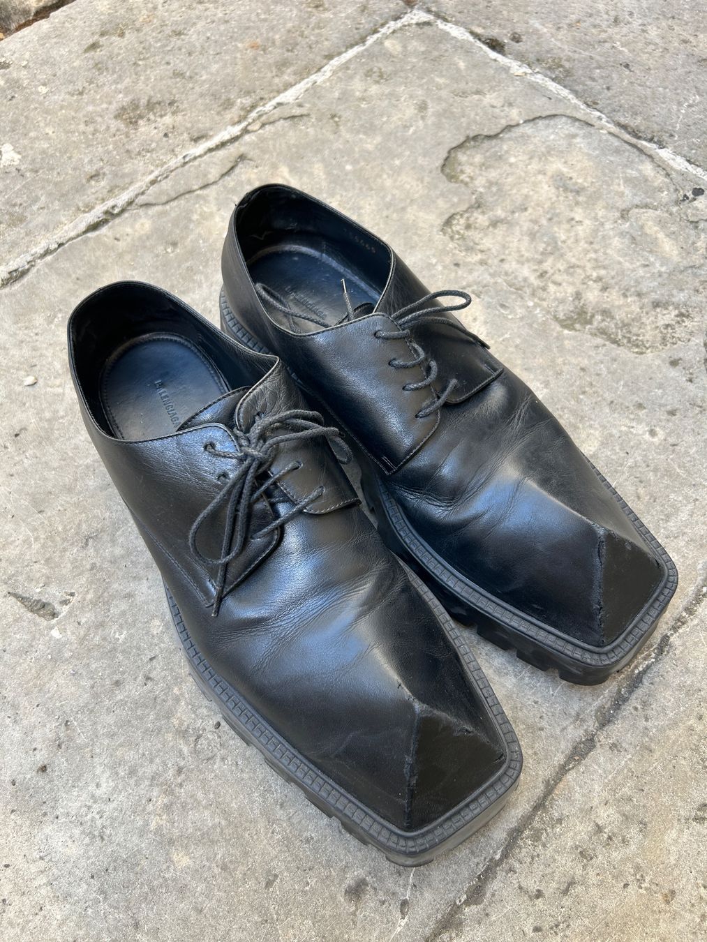 Balenciaga Scarpe da uomo: Black Balenciaga rhino derbies – Usato da basel venduto da wastedworld