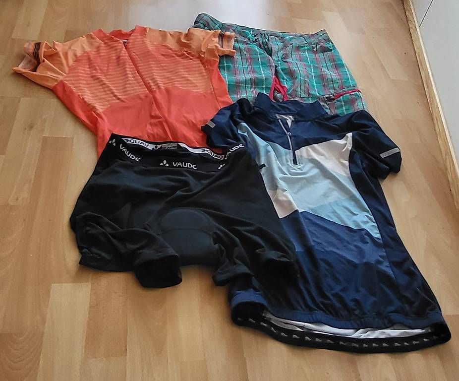 Leibchen & Hosen: Velo Outfit M – Gebraucht aus Muolen von Simi897