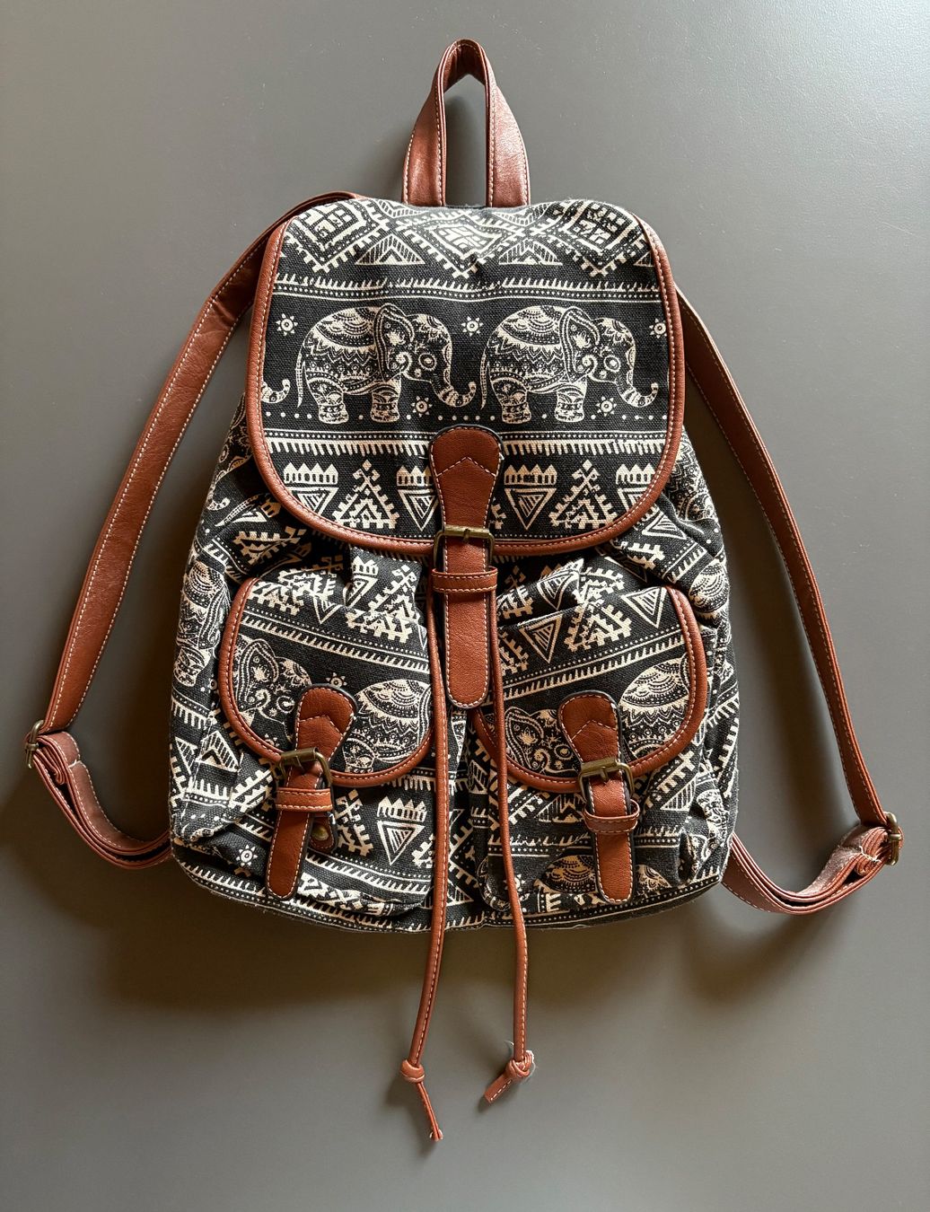 Zaini: Rucksack mit Elefantenmuster im Ethno-Stil - Top-Zustand – Nuovo (secondo la descrizione) da Güttingen venduto da norwis3
