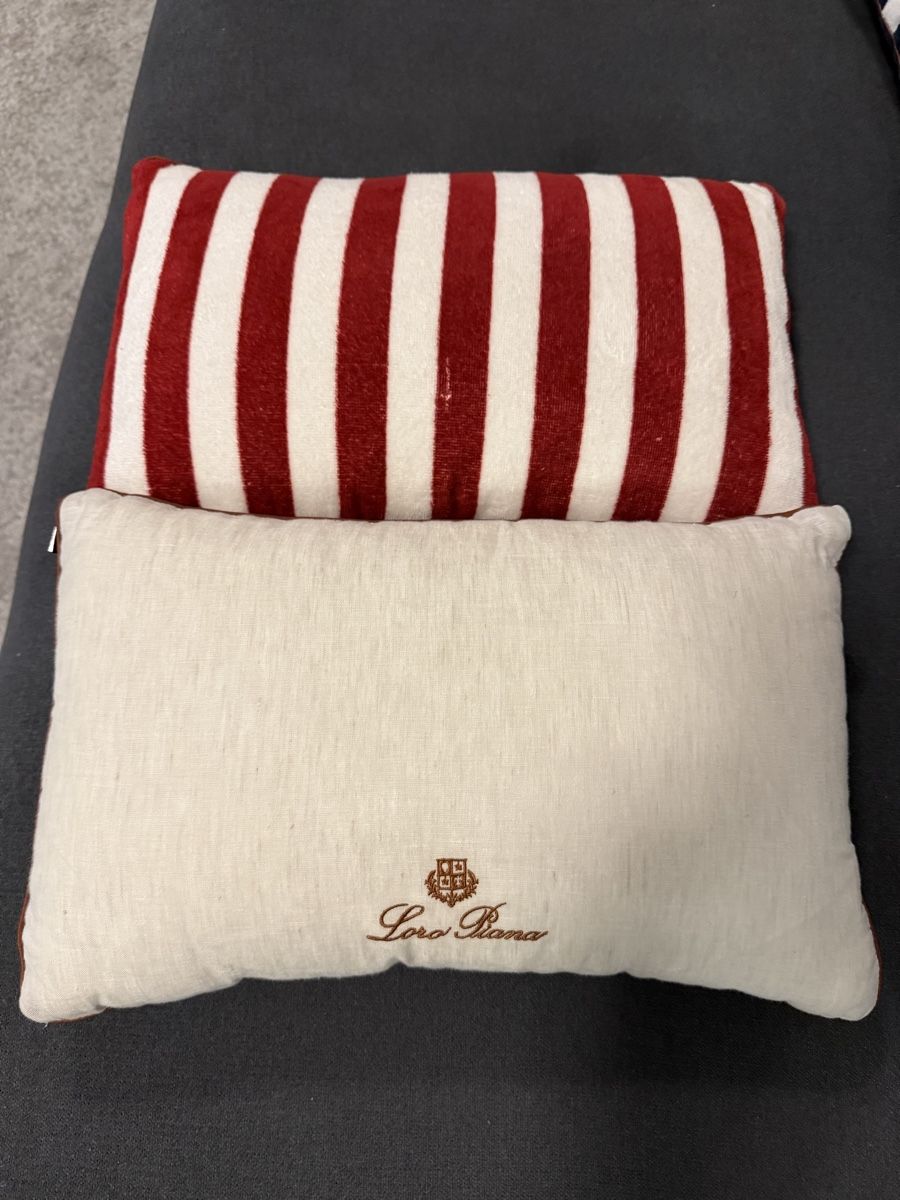 Loro Piana Cuscini: Loro Piana Cushion Red – Usato da Genève venduto da SG_73