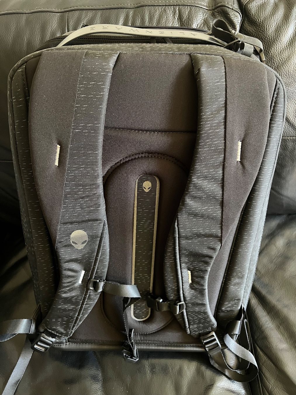 Alienware Rucksäcke: alienware horizon travel backpack 17 Rücksack Laptop – Gebraucht aus Horgen von  1