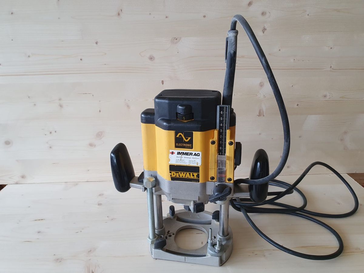Toutes les machines: Oberfräse Dewalt – D'occasion à Vordemwald par andigu 1
