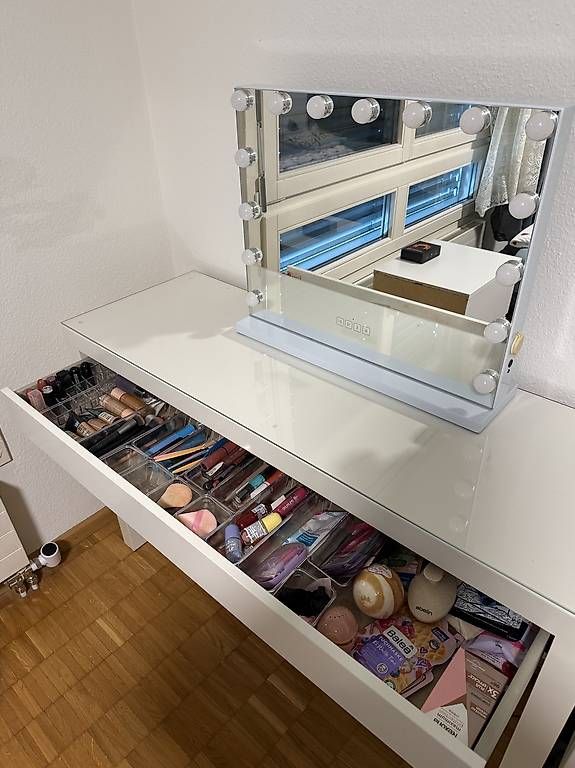 Tavoli da trucco: Malm Schminktisch und Spiegel  – Usato da Lausen venduto da jas_56x2 2