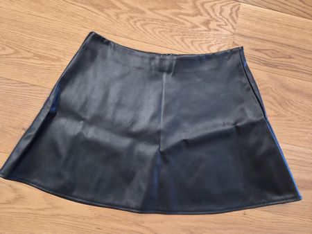 Vila Minirock aus Kunstleder, Gr. 42, Top Zustand