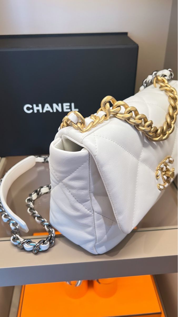 Borse da donna: Chanel 19 – Nuovo e nell'imballaggio originale da Zürich venduto da christina100 4