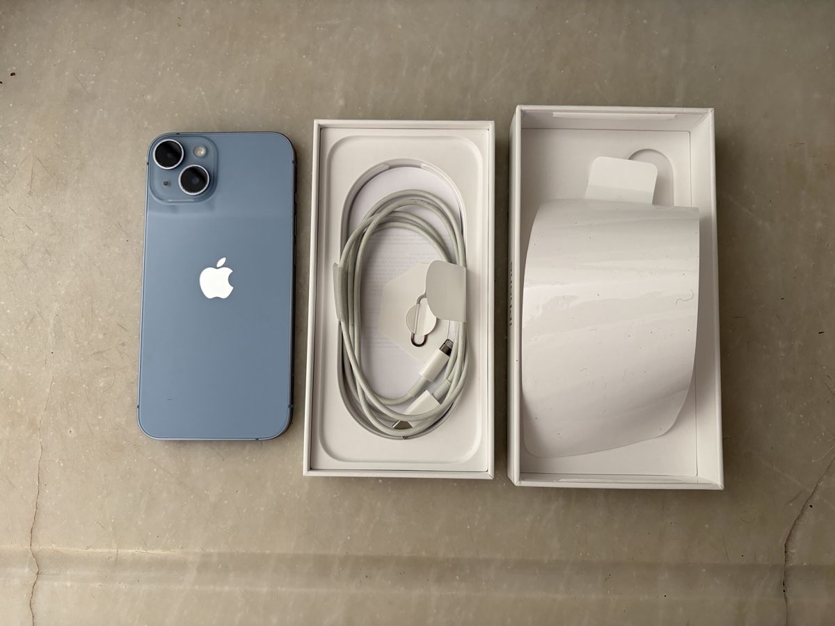 Apple Telefoni cellulari / Smartphones: Apple iPhone 14 blau mit Verpackung und Kabel – Usato da Davos-Wolfgang venduto da Davosneal