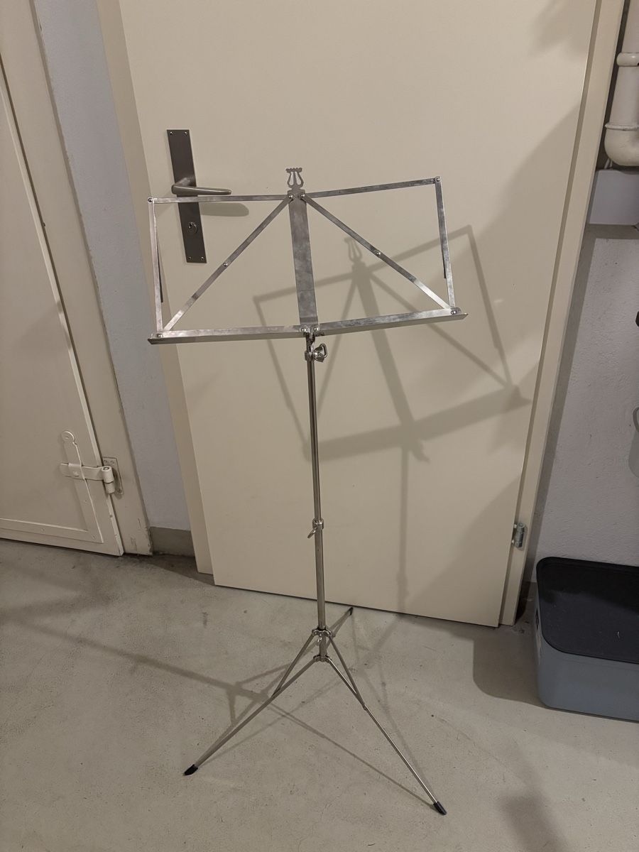 Supporti per strumenti musicali & leggii: Notenständer aus Metall – Usato da Zollikon venduto da han_rvt8