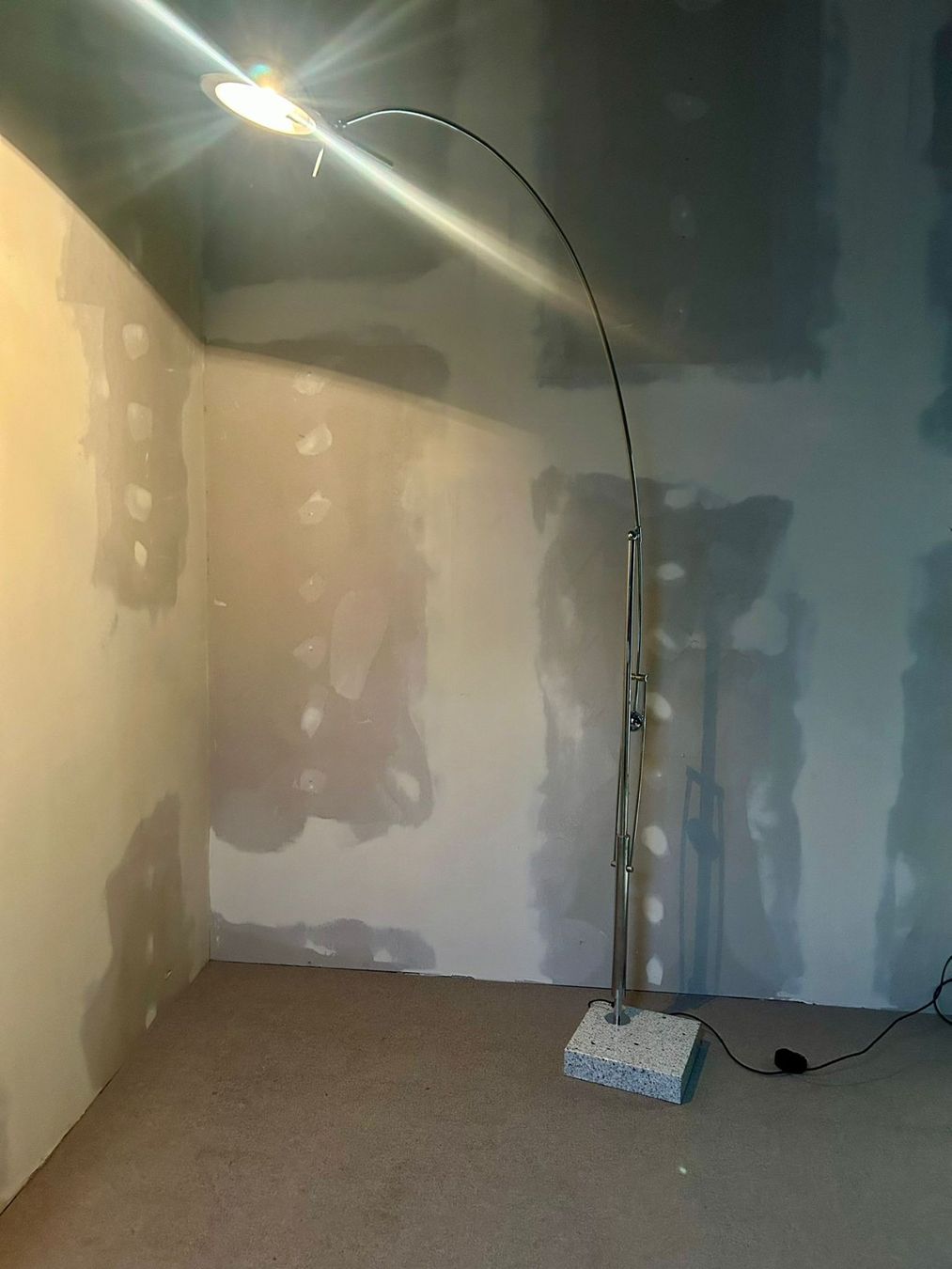Lampen: Design Stehlampe Bogenlampe, Granitsockel und Chromgestell – Gebraucht aus Rickenbach ZH von Der-Insider 5
