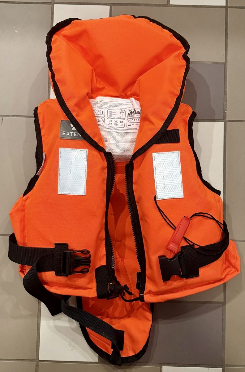Schwimmwesten: Rettungsweste, 20-30 KG – Gebraucht aus Schlieren von kaj_xvx7 1