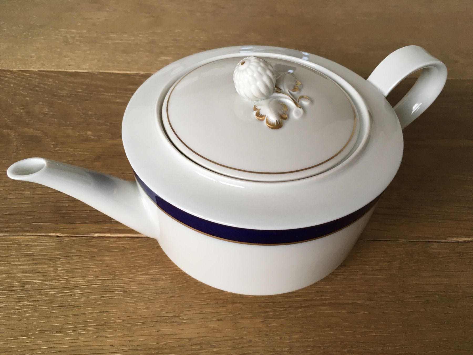 Set di piatti: Langenthal Teeservice Château weiss/blau/gold – Nuovo (secondo la descrizione) da zürich venduto da Cf8000 2