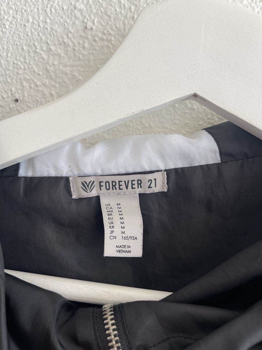 Giacche: Forever 21 Trainingsjacke schwarz Grösse M neu – Usato da Uster venduto da lot_mz9l 3