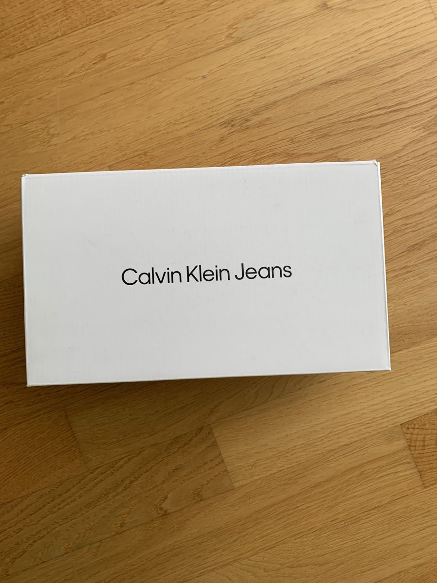 Calvin Klein Damenschuhe: Calvin Klein Sandale, Flip-Flops – Neu und originalverpackt aus Dübendorf von bambus01 3