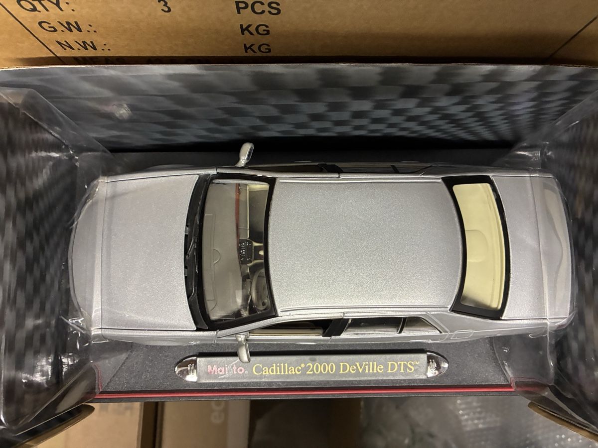 Maisto Modellini d'auto: Maisto Cadillac 2000 DeVille DTS 1:18 Neu – Usato da Wattenwil venduto da Jasa79 4