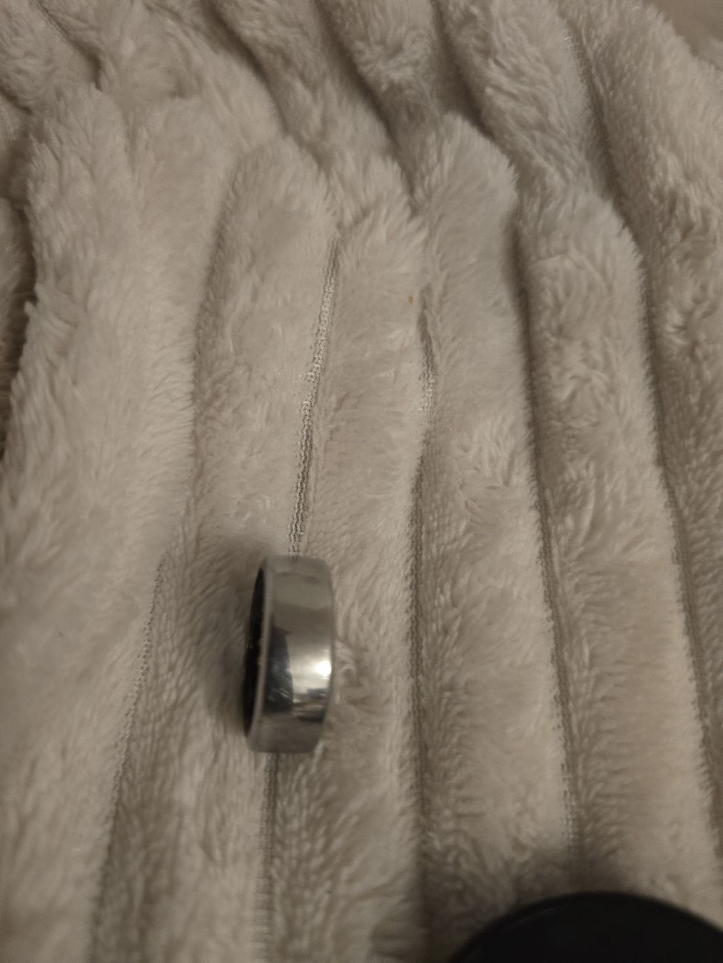 Oura Anelli: Oura Ring Gen 3 Size 07 and Charger – Usato da Buchs SG venduto da rei_7j5l 4