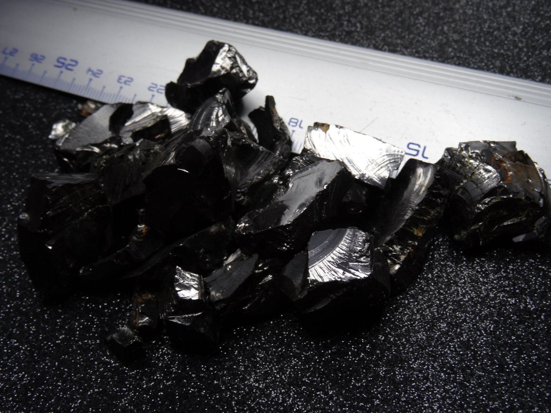 Mineralien & Heilsteine: Edel Schungit    Rohsteine per Gramm – Neu und originalverpackt aus Eschenbach SG von craniums 3
