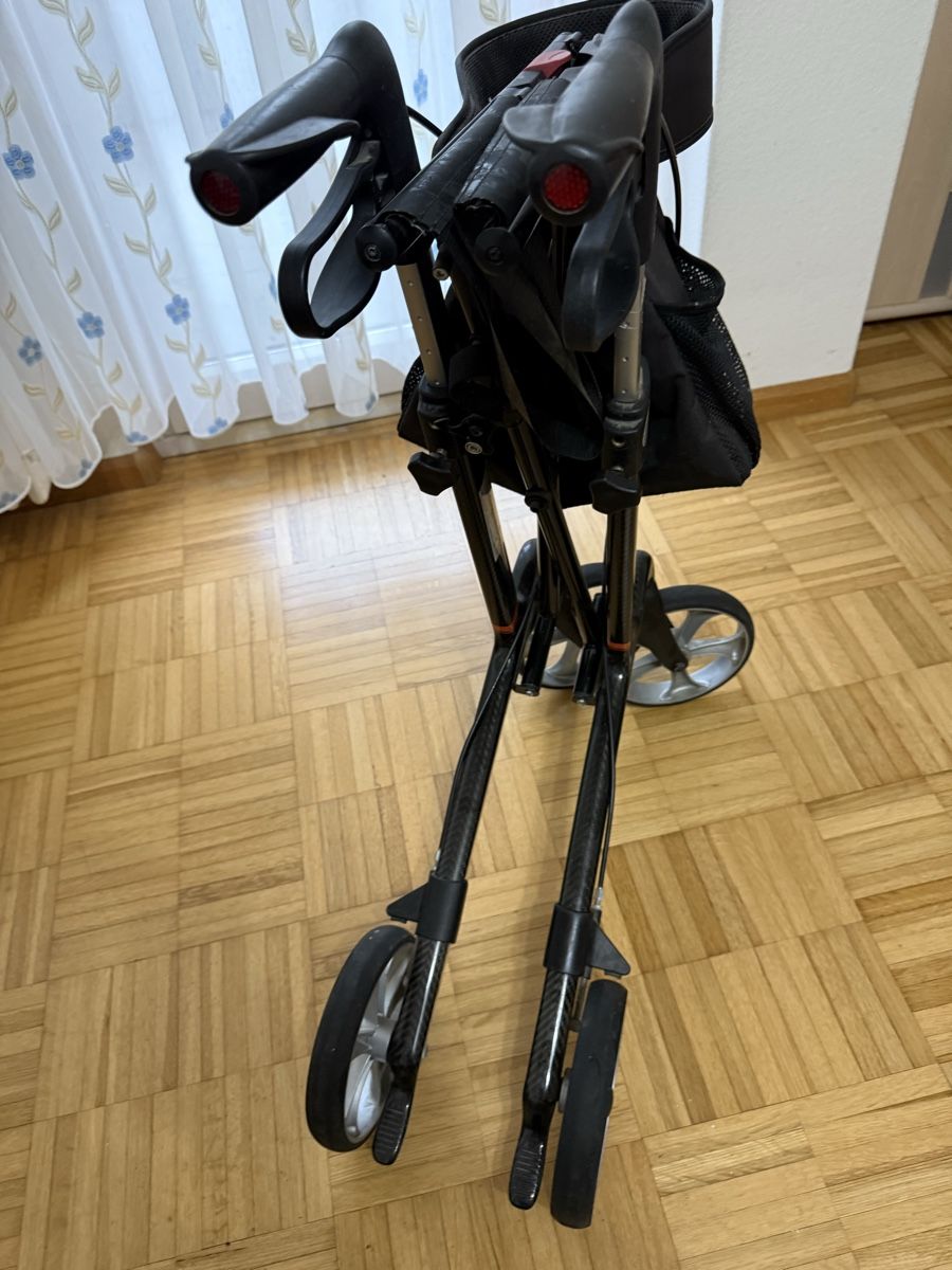 Aides à la marche: ROLLATOR MOBILEX GEPARD CARBON – D'occasion à Basel par John003 2