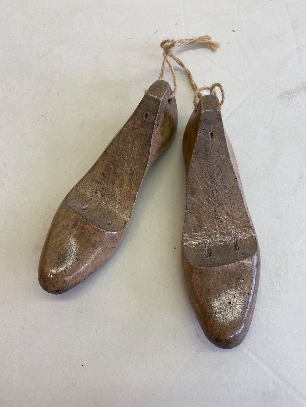 Holzartikel: Antike Schuhspanner – Gebraucht aus Riniken von Tape5