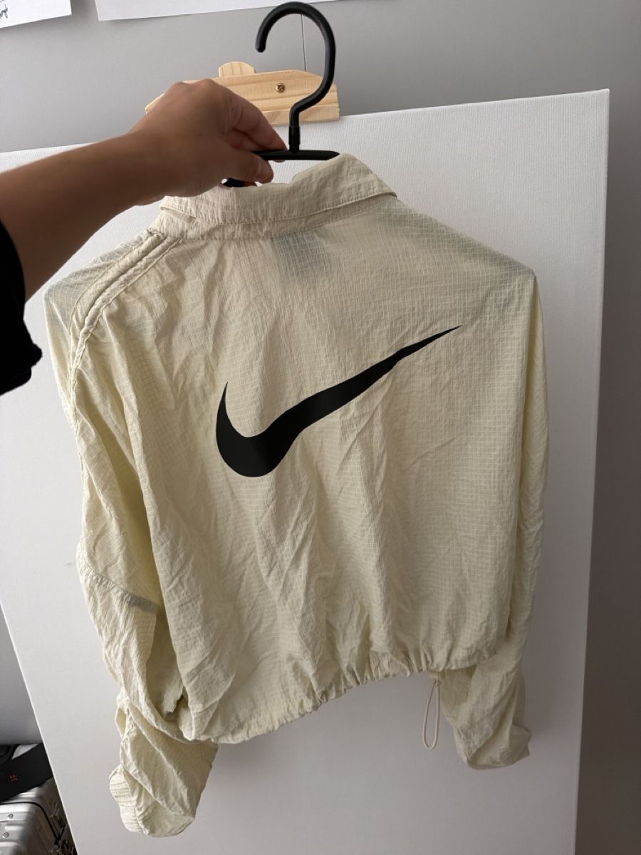 Nike Jacken: Veste coupe-vent Nike à capuche – Gebraucht aus Adliswil von jas_5s8n 1