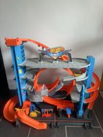 Hot Wheels Ultimate Garage Spielset mit Hai Spielzeug
