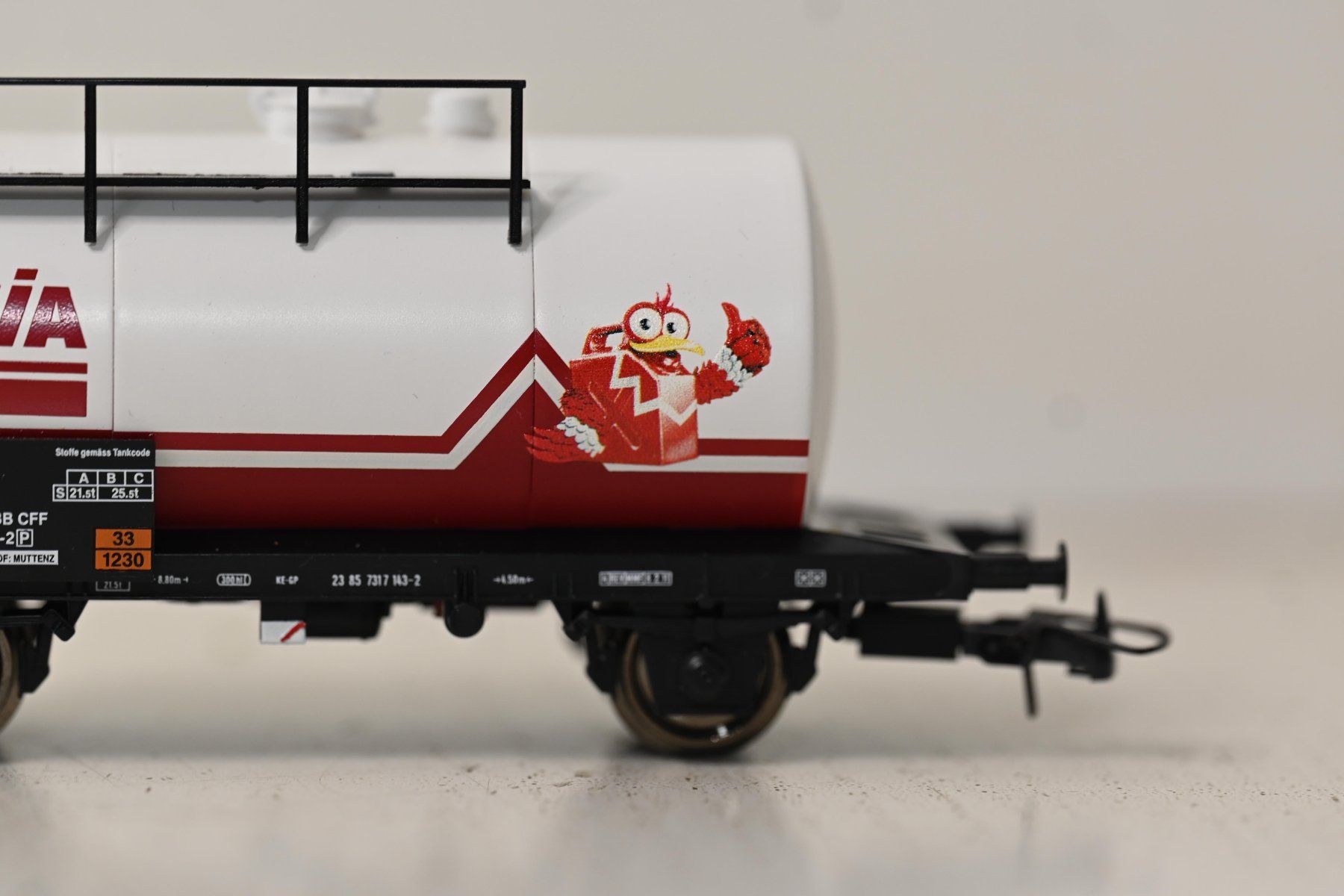 Roco Modellini di ferrovie: Kesselwagen AVIA Roco HO/DC mit OVP – Usato da Laupen ZH venduto da Zmoewe 2