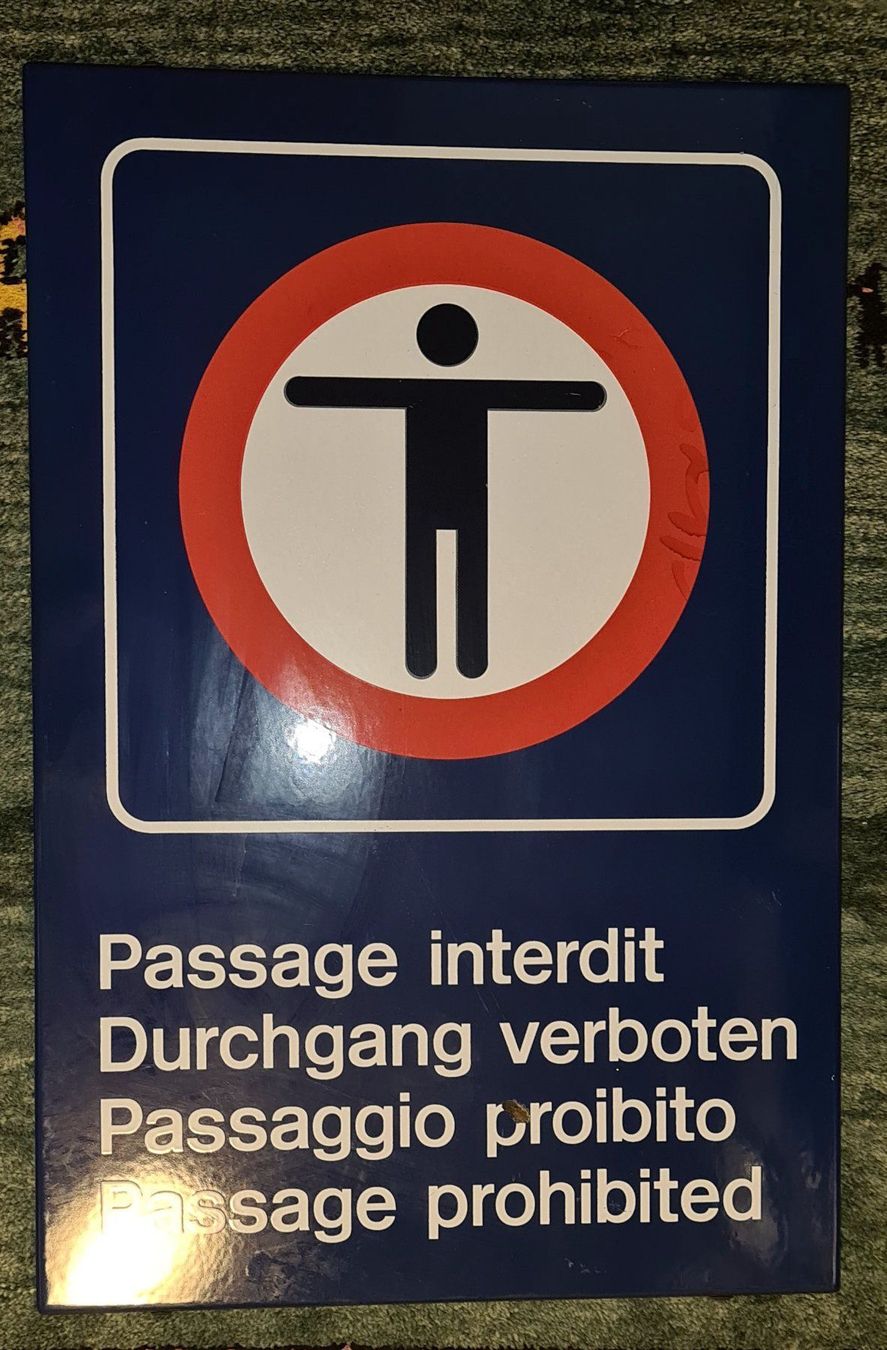 Schilder: Panneau / Passage interdit – Gebraucht aus Cortaillod von signep 1