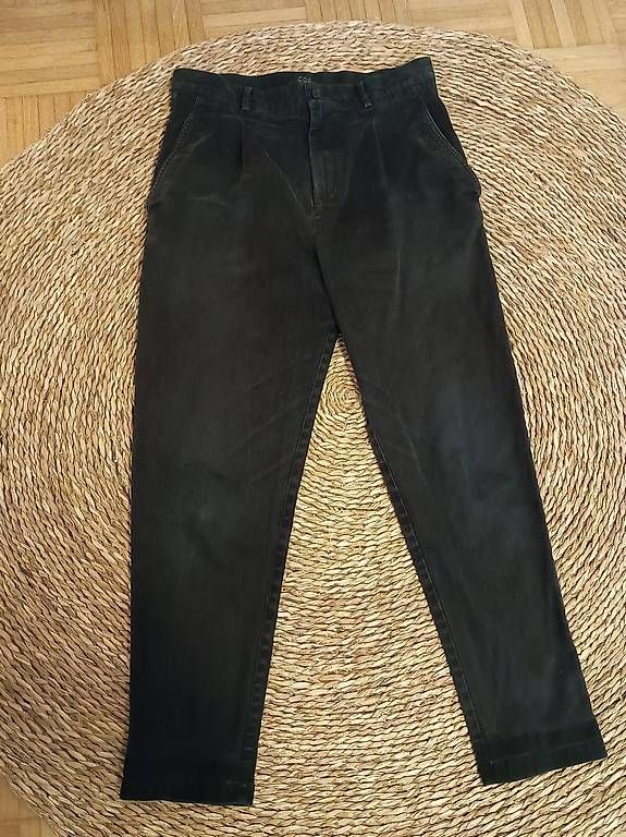 Cos Pantaloni: Schlichte schwarze Hose von Cos – Usato da Zürich venduto da Melianea