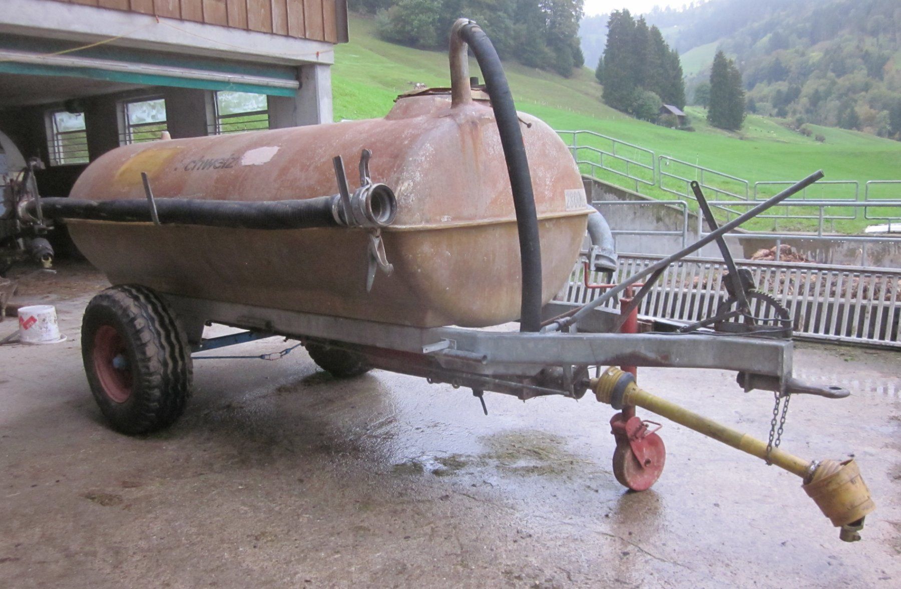 Tutte le macchine: Güllenfass / Pumpfass Schweizer 2800 lt – Usato da Mosnang venduto da Schoenis 1