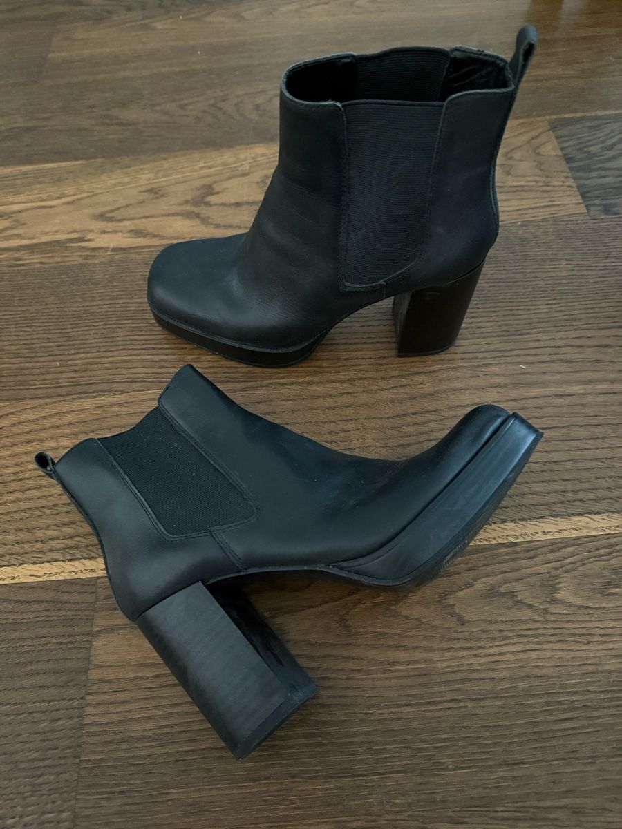 Mango Scarpe da donna: Schwarze Stiefeletten von Mango Grösse 38 – Usato da Feldbrunnen venduto da excessively