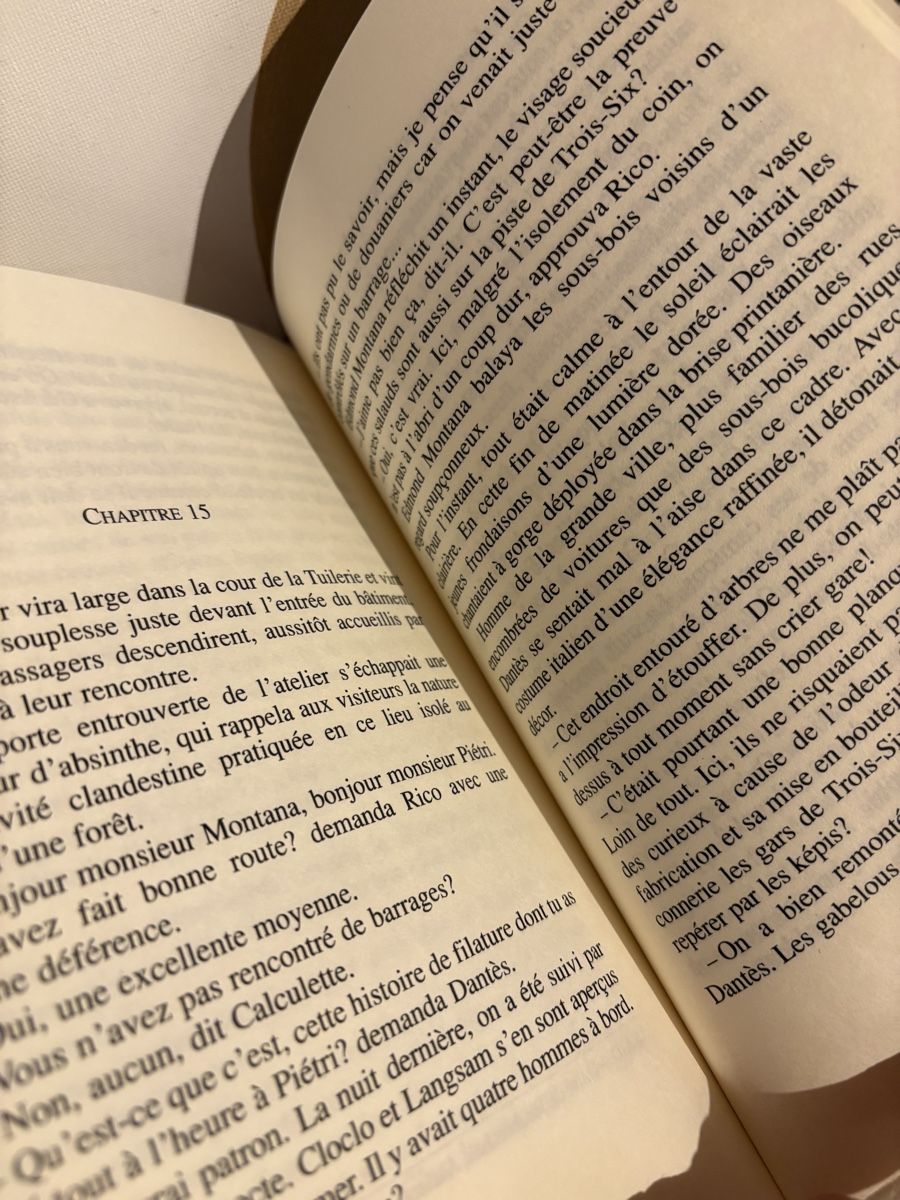 Livres: Absinthe  livre en Français Une étrange odeur – D'occasion à Ste- Croix par boutondor64 1