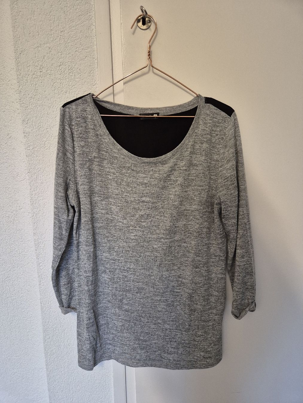 Tops: schönes graues Top – D'occasion à Kehrsatz par flu_2lhj 1