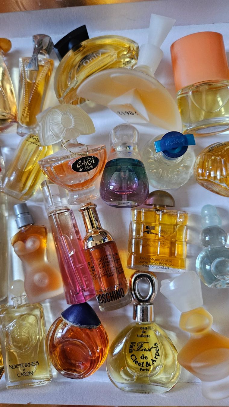 Profumi & Eau de Toilette: Miniatures de parfum de marque 40 pièces – Nuovo (secondo la descrizione) da Romanel-sur-Lausanne venduto da delaforet 2