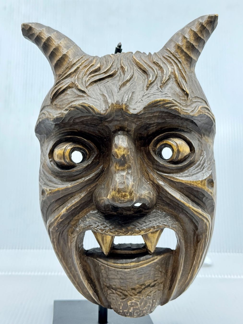 Maschere: Antike Geschnitzte Holzmaske 1967 – Usato da Genève venduto da Greg_8ff