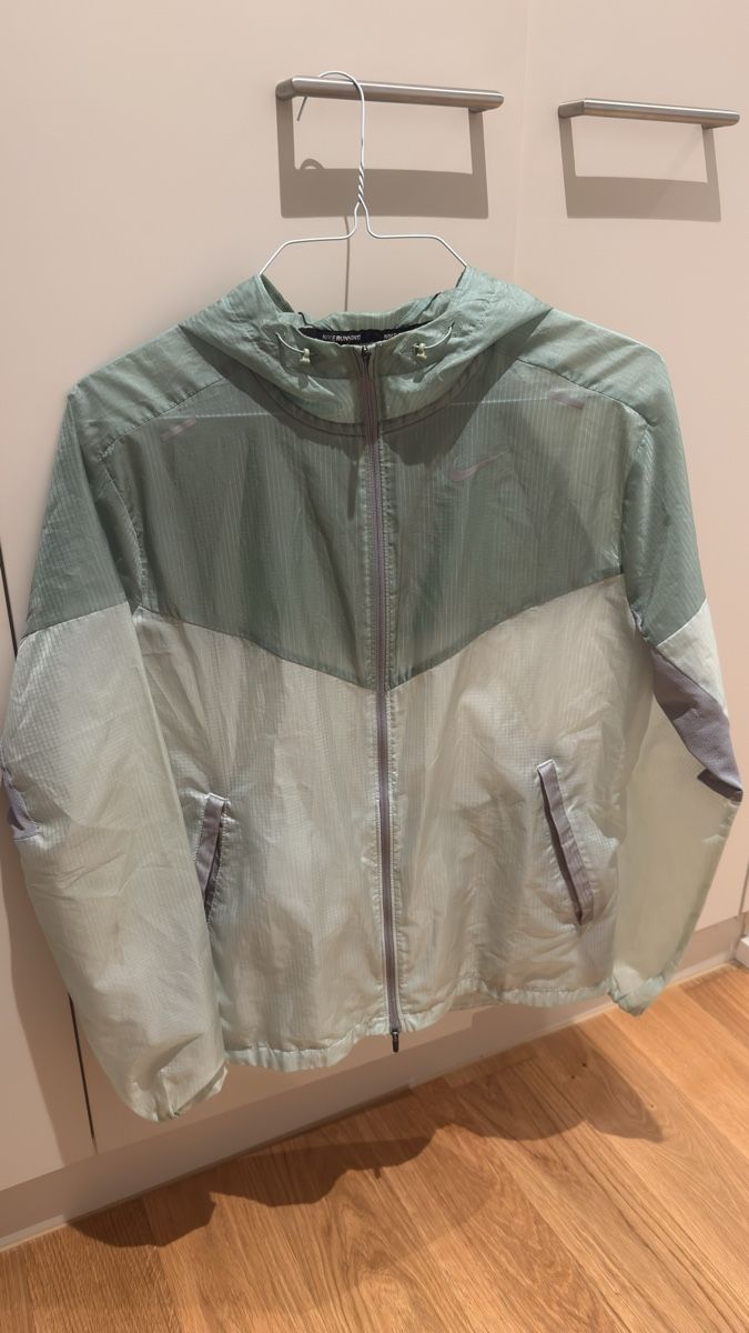 Nike Giacche: Nike Windbreaker Jacke Grösse S – Usato da Bremgarten AG venduto da rad_n8jn