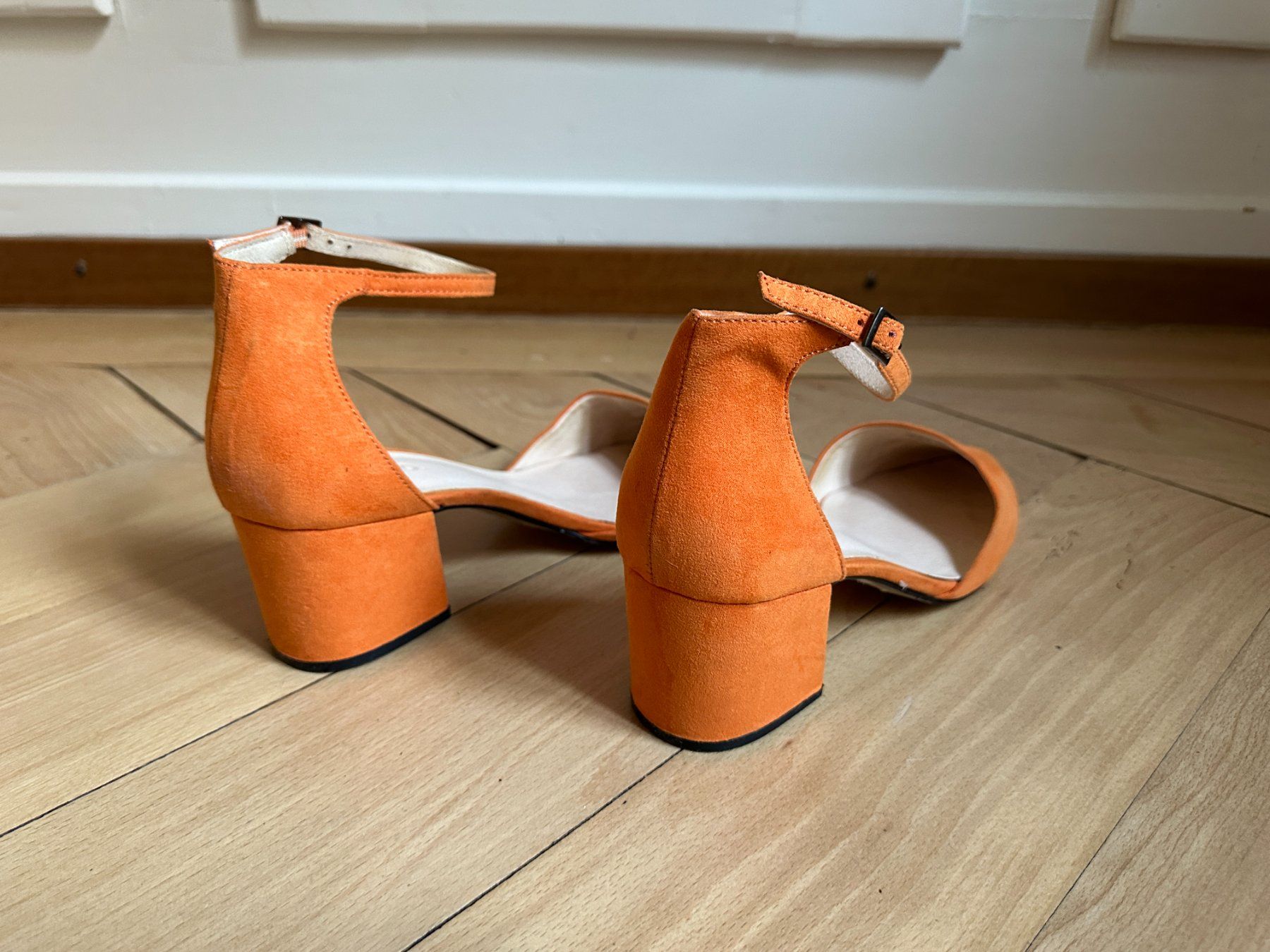 Scarpe da donna: BIANCO - Sandalette orange 39 – Usato da Zürich venduto da Diazaio 2