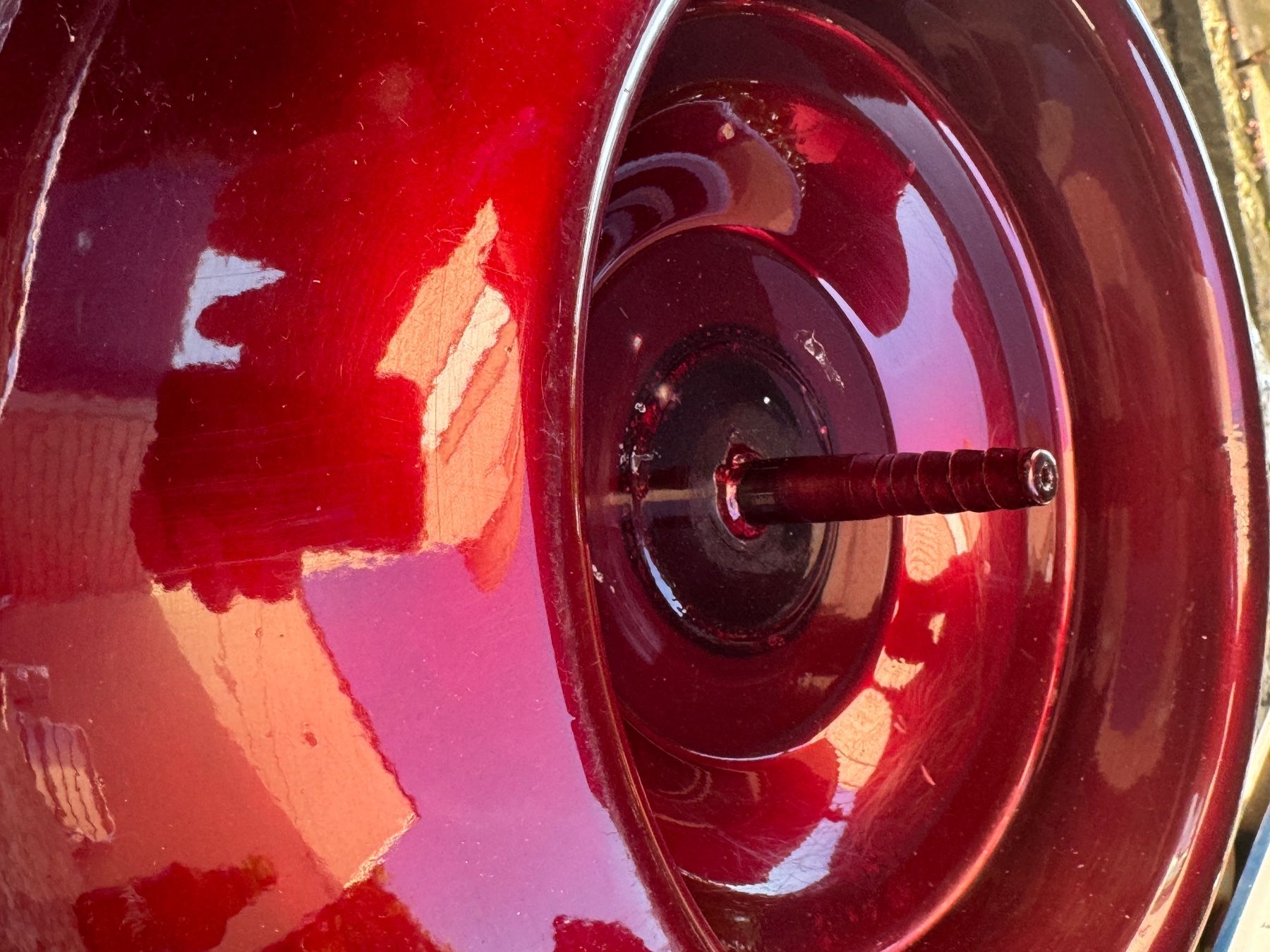 Christbaumständer: Tannenbaumständer EasyFix Classic rot glänzend mit Sternen – Gebraucht aus Hildisrieden von coo_s662 1