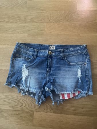 ONLY Jeans Shorts, destroyed Look, Grösse 29 ( entspricht S)