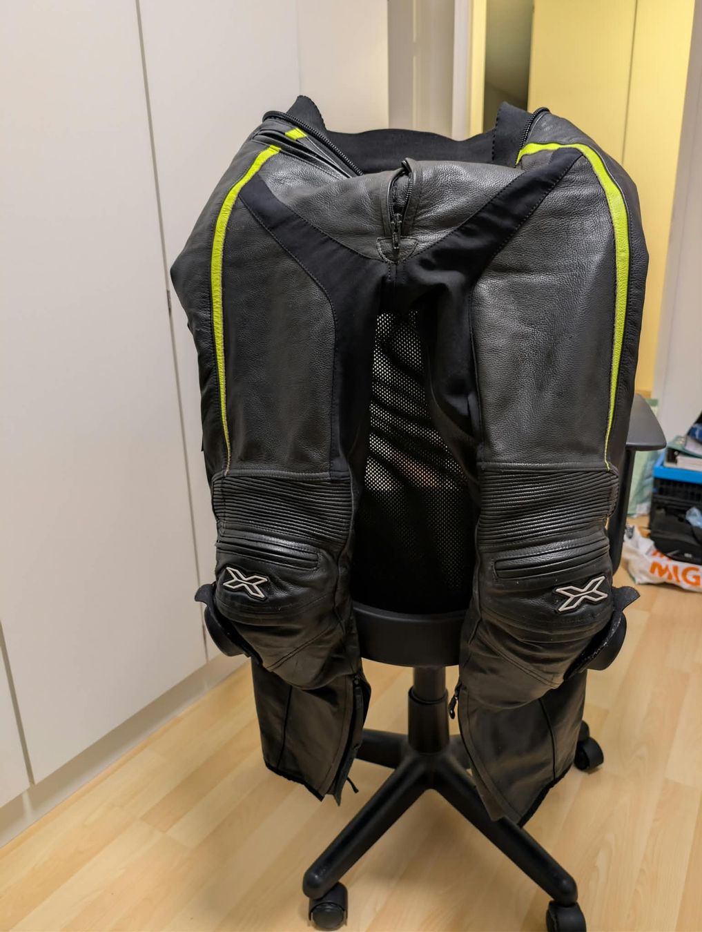 IXS Costumes, combinaisons de sport et fonctionnelles: Lederkombi 2-teilig Gr. 52 ixs – D'occasion à Steinhausen par Rainbowchlee 3