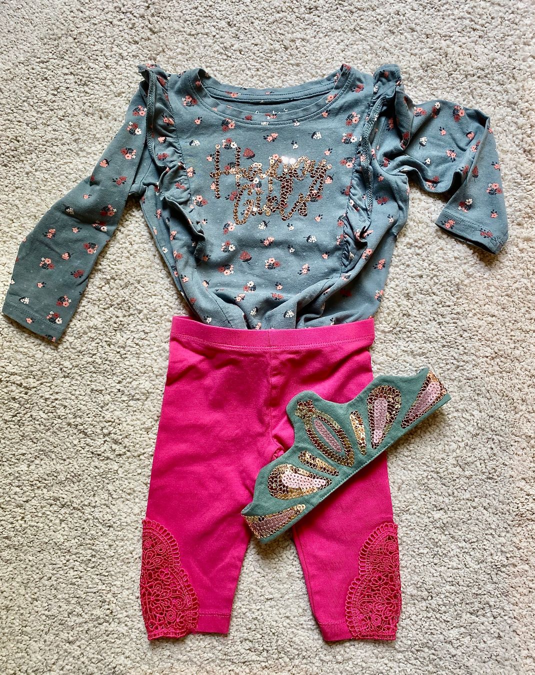 Lotti & Set di vestiti: Mädchen Set Gr. 92 – Nuovo (secondo la descrizione) da Uster venduto da ros_pym8