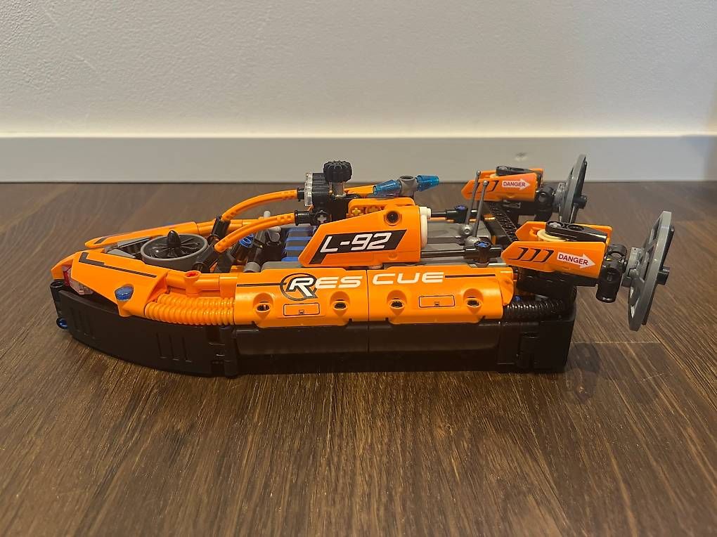 Giocattoli: Lego Rescue Hovercraft, Set 42120, Hovercraft Technic – Usato da Herisau venduto da Mr_Wolf