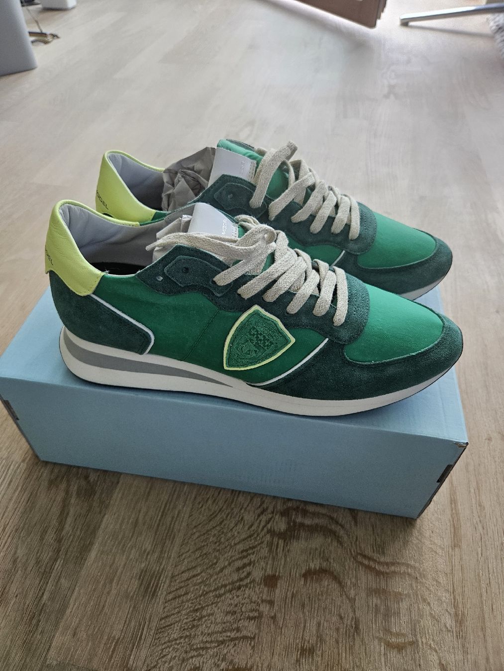 Scarpe da uomo: Philippe Model Trainers Grün 42 Neu – Nuovo e nell'imballaggio originale da Altendorf venduto da nab_mxj7 2