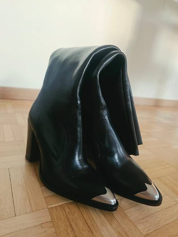Scarpe da donna: Hohe, ungetragene Lederstiefel, Gr. 39  – Nuovo e nell'imballaggio originale da Bülach venduto da ora_7rpd