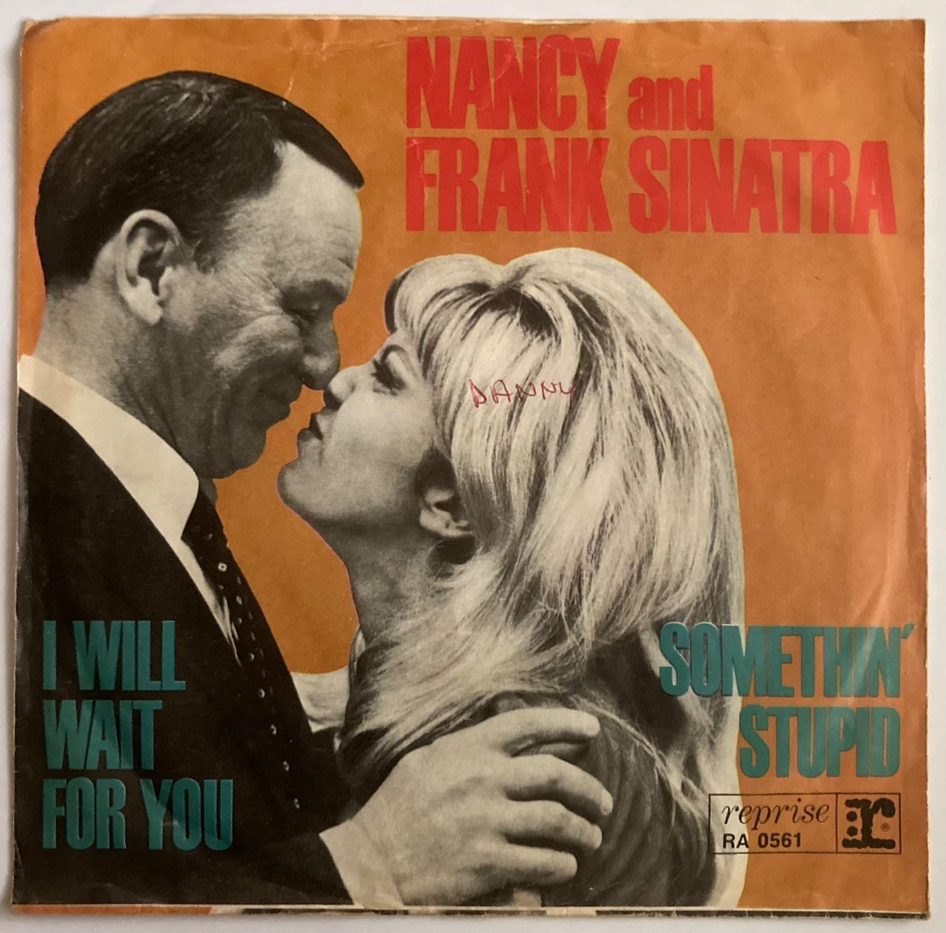 Dischi in vinile: NANCY AND FRANK SINATRA - SOMETHIN' STUPID / I WILL WAIT FOR – Usato da Poliez-Pittet venduto da Newtown-Records 1