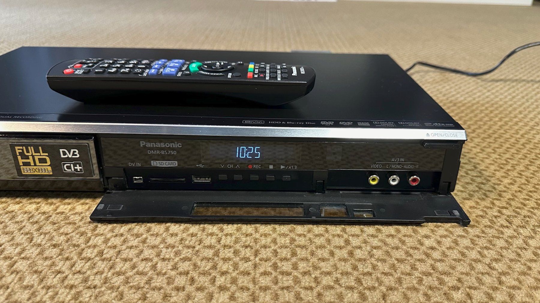 Panasonic Audio- & Mediensysteme: Sat.-Receiver mit Blu-ray-&HDD-Recorder, Panasonic DMR-BS750 – Gebraucht aus Kirchberg BE von
