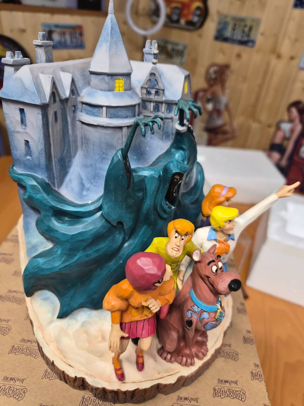 Statuette: SCOOBY-DOO diorama Jim Shore – Nuovo e nell'imballaggio originale da Bévilard venduto da CONTRESENS 2