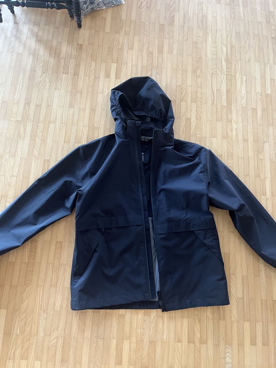 H&M Jacken: Regenjacke neuwertig 170 – Neu (gemäss Beschreibung) aus St. Gallen von elli18