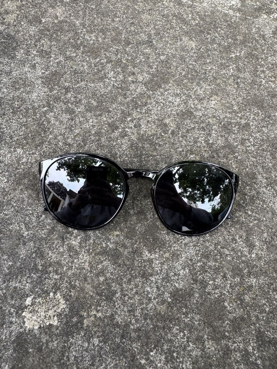 Occhiali & Lenti: Le Specs Le Tough Sunglasses Black Stylish – Usato da Effretikon venduto da rus_2l2p 1