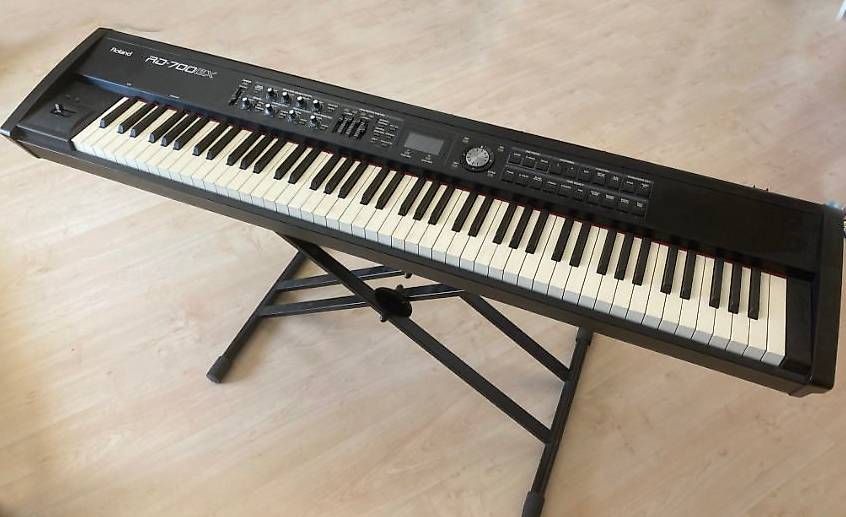 Roland Strumenti musicali: Piano Roland RD-700GX – Usato da Echandens venduto da 77guyb77