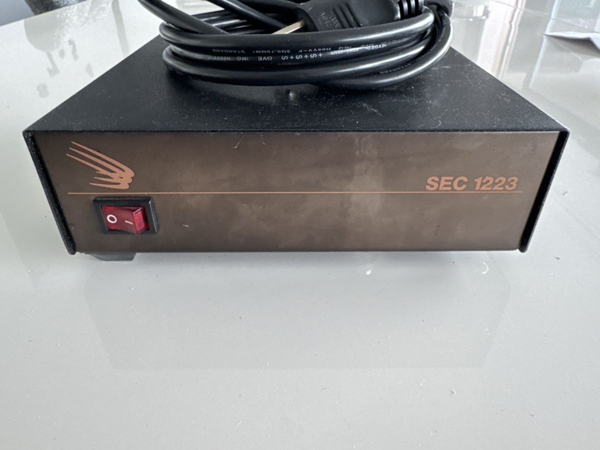 Radiocomunicazione: Alimentation Samlex SEC 1223 230VAC 50Hz 2.75A – Usato da Le Mont-sur-Lausanne venduto da jap66