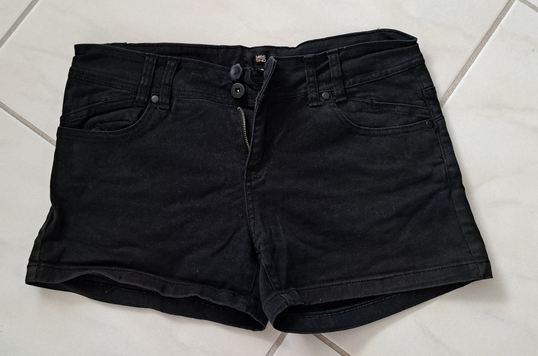 Yes Or No Hosen: Kurze Hose Jeans schwarz Grösse 40 – Gebraucht aus künten von himelblau