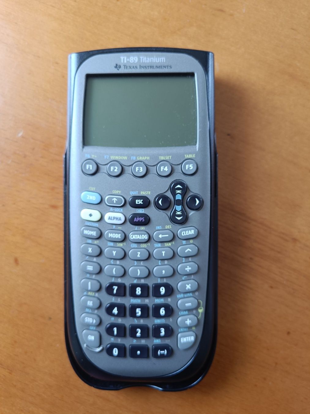 Texas Instruments Taschenrechner: TI-89 Titanium Taschenrechner – Gebraucht aus Zürich von A_Taucher